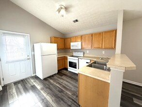 7042 Shanty Creek Dr in Louisville, KY - Building Photo - Building Photo