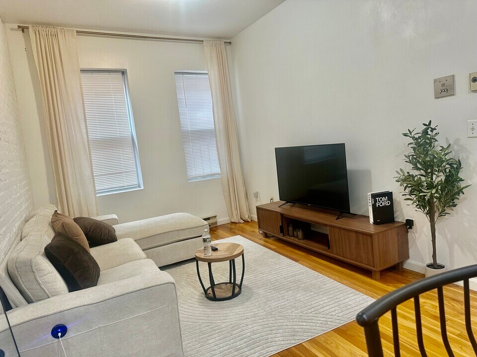6 Cleveland Pl in Boston, MA - Building Photo