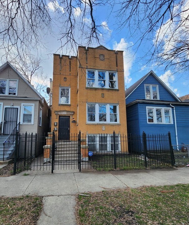 8010 S Manistee Ave, Unit A in Chicago, IL - Foto de edificio