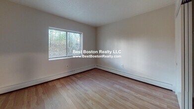 19 Central St, Unit 4 in Somerville, MA - Foto de edificio - Building Photo