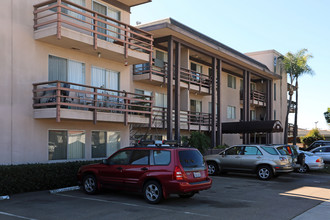 Embassy Apartments in San Diego, CA - Building Photo - Building Photo