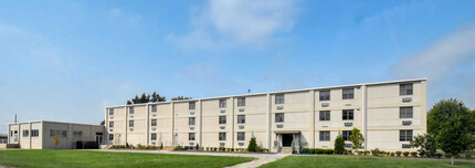 Rivers Edge Apartments in Granite City, IL - Building Photo - Building Photo