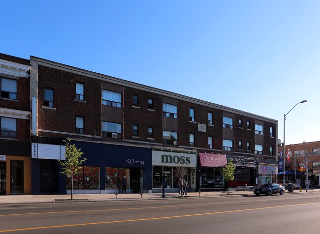 538-552 Danforth Ave in Toronto, ON - Building Photo - Building Photo