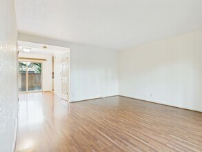 140 Cypress Grove Ct in Marina, CA - Building Photo - Building Photo