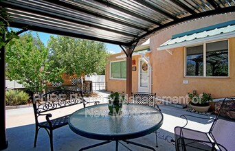 404 Dartmouth Dr SE in Albuquerque, NM - Building Photo - Building Photo