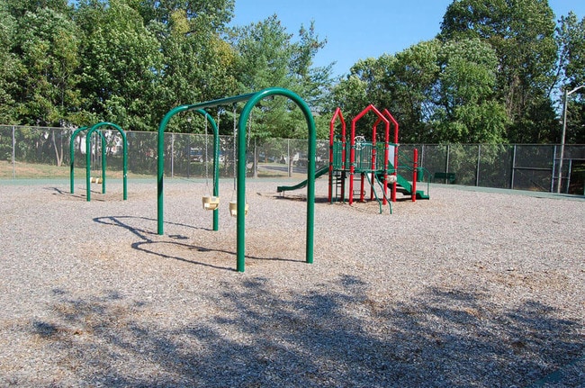 Brentwood Apartment Homes in Manassas, VA - Building Photo - Building Photo