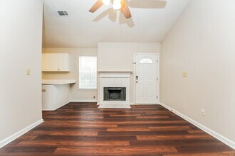 218 Adam Cir in Mcdonough, GA - Foto de edificio - Building Photo