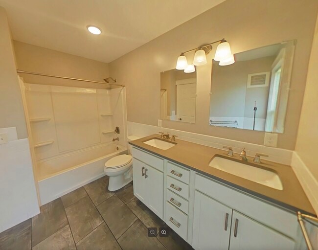 2453 Neil Ave in Columbus, OH - Building Photo - Building Photo