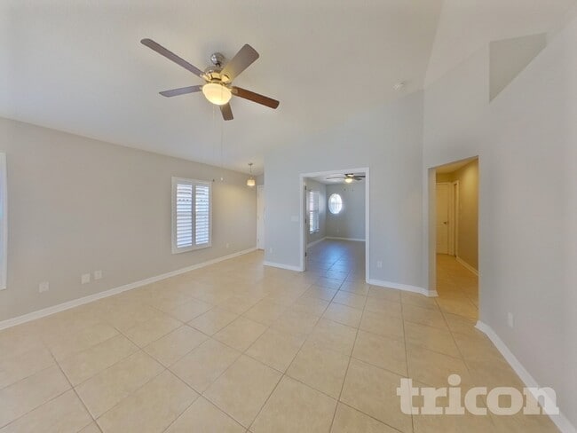 10109 37th Ct E, Unit 2844-43 in Parrish, FL - Foto de edificio - Building Photo