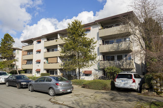 Elizabeth Apartments in Seattle, WA - Building Photo - Building Photo