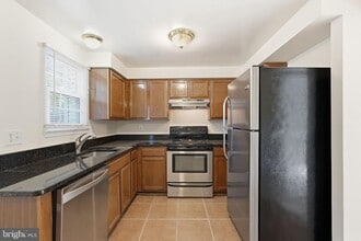 129 Bickel Ct in Sterling, VA - Building Photo - Building Photo