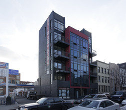 214 Green St in Brooklyn, NY - Building Photo - Building Photo