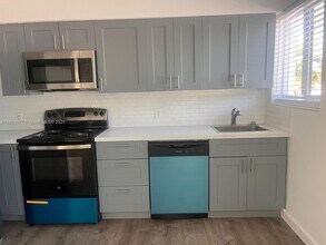 1750 S Treasure Dr in North Bay Village, FL - Building Photo - Building Photo