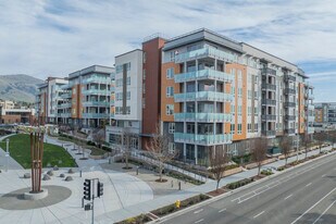 Metro Crossing in Fremont, CA - Building Photo