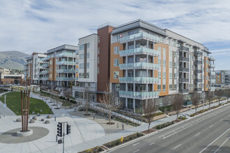 Metro Crossing in Fremont, CA - Building Photo - Primary Photo