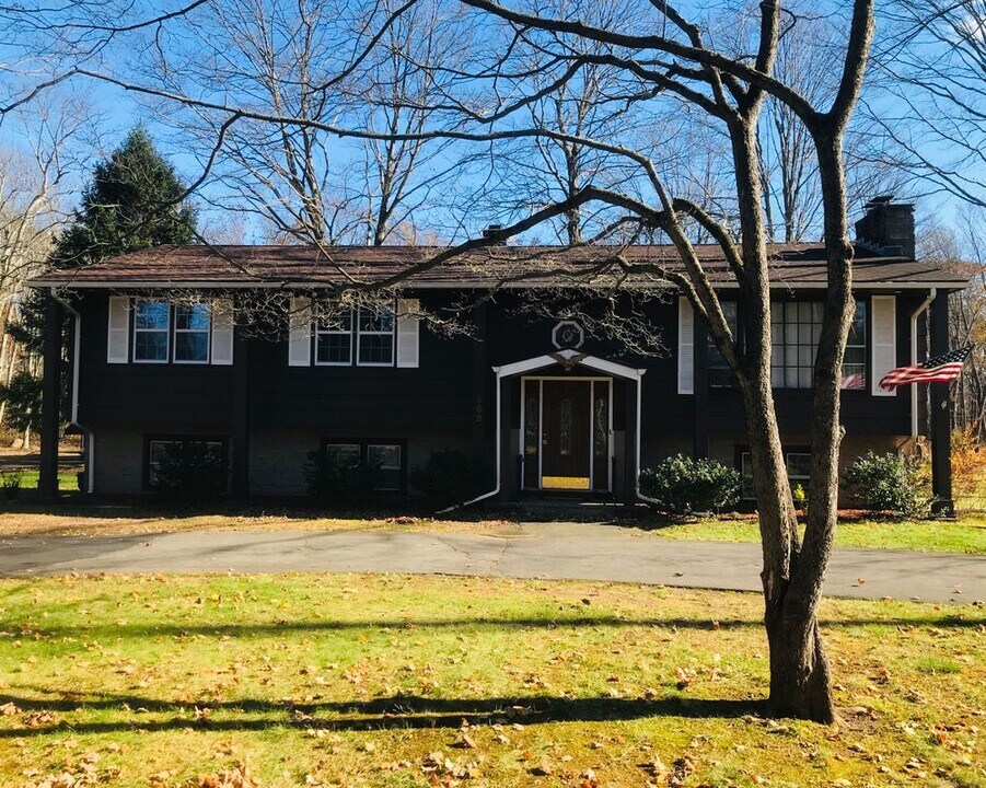 669 Still Hill Rd in Hamden, CT - Foto de edificio