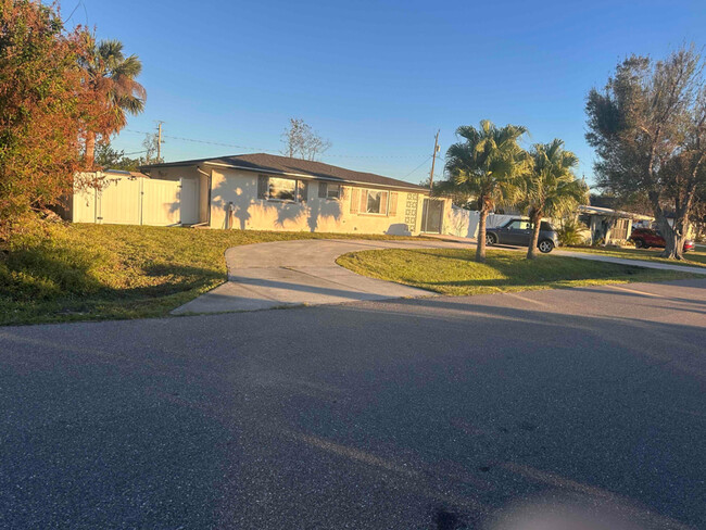 217 Seminole Blvd NW in Port Charlotte, FL - Building Photo - Building Photo