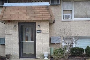 9907 W 58th St, Unit #7 in Countryside, IL - Building Photo