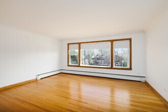 6216 W Irving Park Rd in Chicago, IL - Building Photo - Building Photo