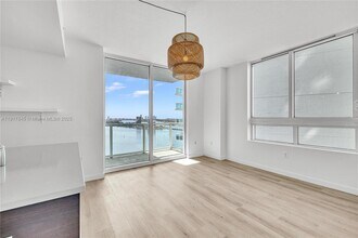 1900 N Bayshore Dr, Unit 2003 in Miami, FL - Building Photo - Building Photo