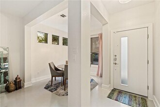 1920 Sager Dr in Austin, TX - Foto de edificio - Building Photo