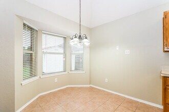 621 Pleasant Valley Dr in Burleson, TX - Building Photo - Building Photo