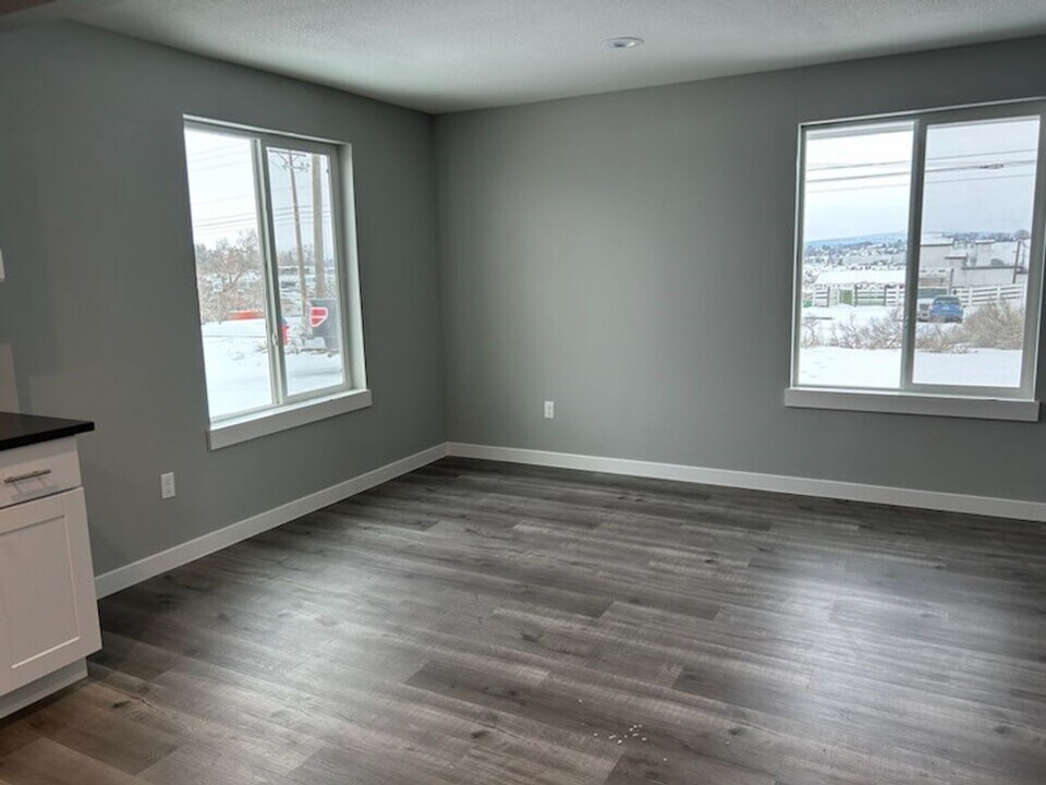 1709 S Adams Dr in Madras, OR - Building Photo
