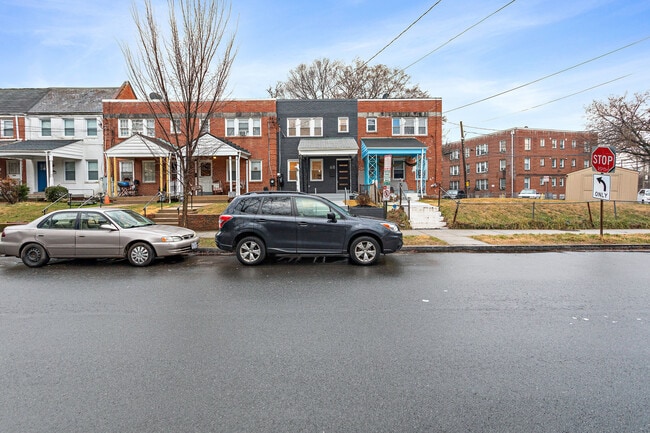 property at 68 Farragut Pl NW