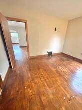 1109 W Washtenaw St, Unit 1 in Lansing, MI - Foto de edificio - Building Photo