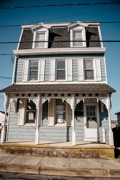 166 Nissley St in Middletown, PA - Building Photo