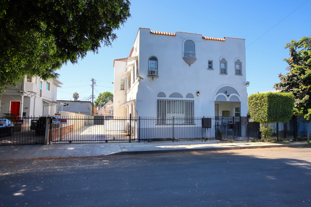 2917 Walton Ave in Los Angeles, CA - Building Photo