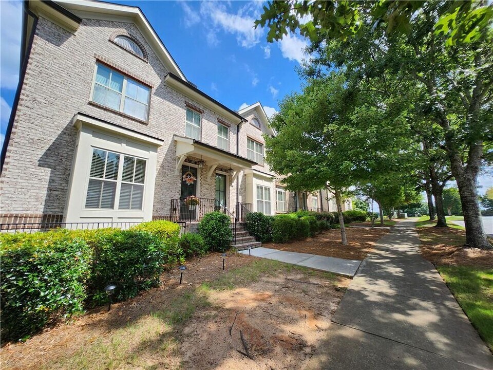 1323 Faircrest Wy in Suwanee, GA - Building Photo