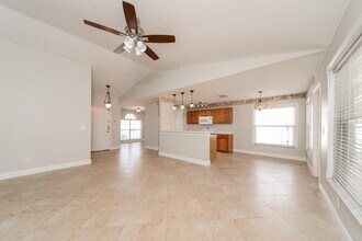 12147 Warwick Cir in Parrish, FL - Foto de edificio - Building Photo