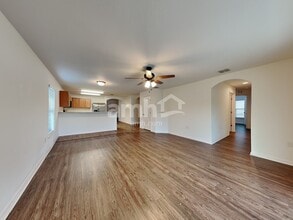733 Chatham Walk in Ruskin, FL - Building Photo - Building Photo
