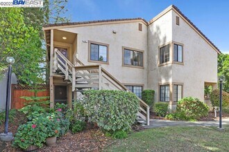 135 Ray St in Pleasanton, CA - Building Photo - Building Photo