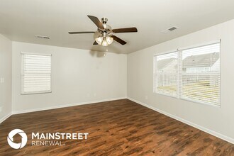 925 Hawthorn Ln in Odenville, AL - Foto de edificio - Building Photo