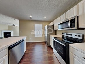 2490 Delowe St in Grove City, OH - Building Photo - Building Photo