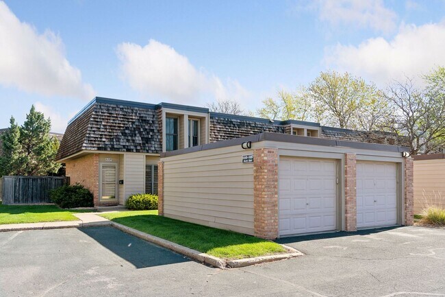 6449 Barrie Rd in Minneapolis, MN - Building Photo - Building Photo