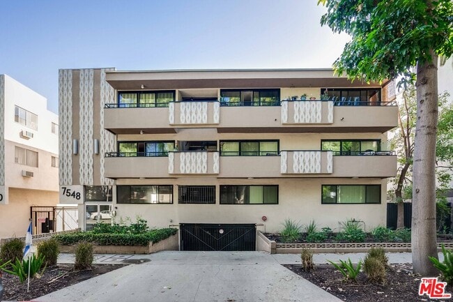 7548 Hampton Ave in West Hollywood, CA - Building Photo - Building Photo