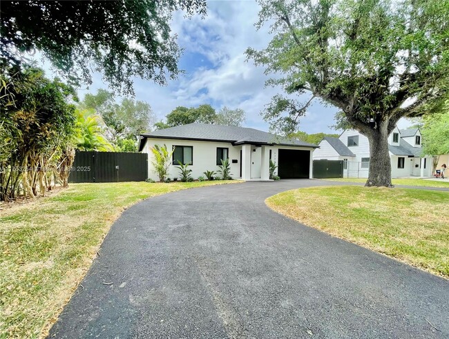 6304 SW 58th Ave in Miami, FL - Building Photo - Building Photo