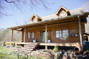 348 CR 62 in Riceville, TN - Building Photo