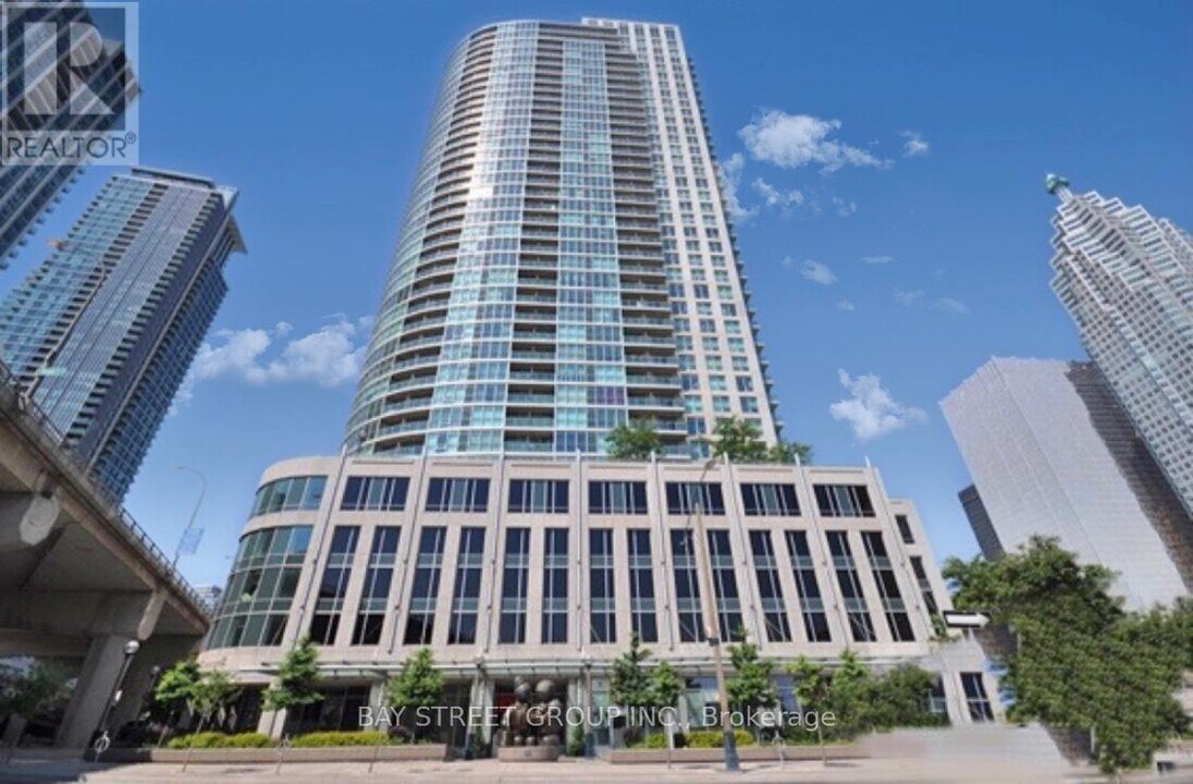 18-3518 Yonge St in Toronto, ON - Building Photo