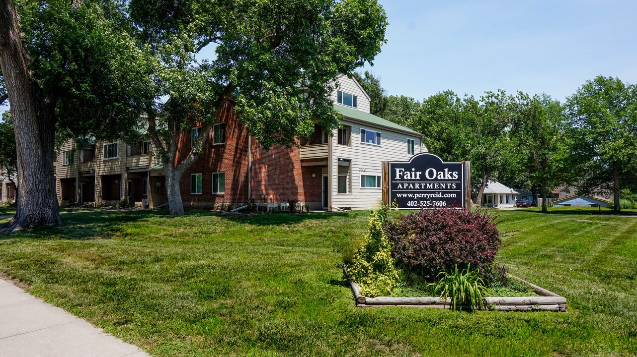 Fair Oaks in Lincoln, NE - Building Photo