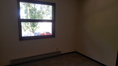 2641 George St, Unit K in La crosse, WI - Building Photo - Building Photo