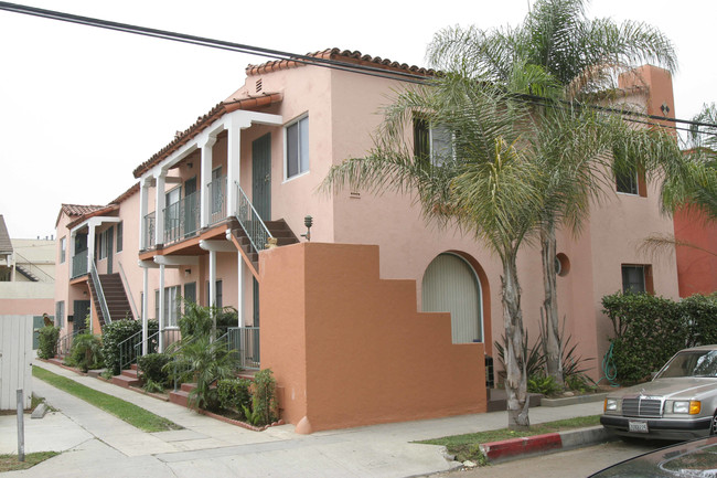 1440 E Florida St in Long Beach, CA - Foto de edificio - Building Photo