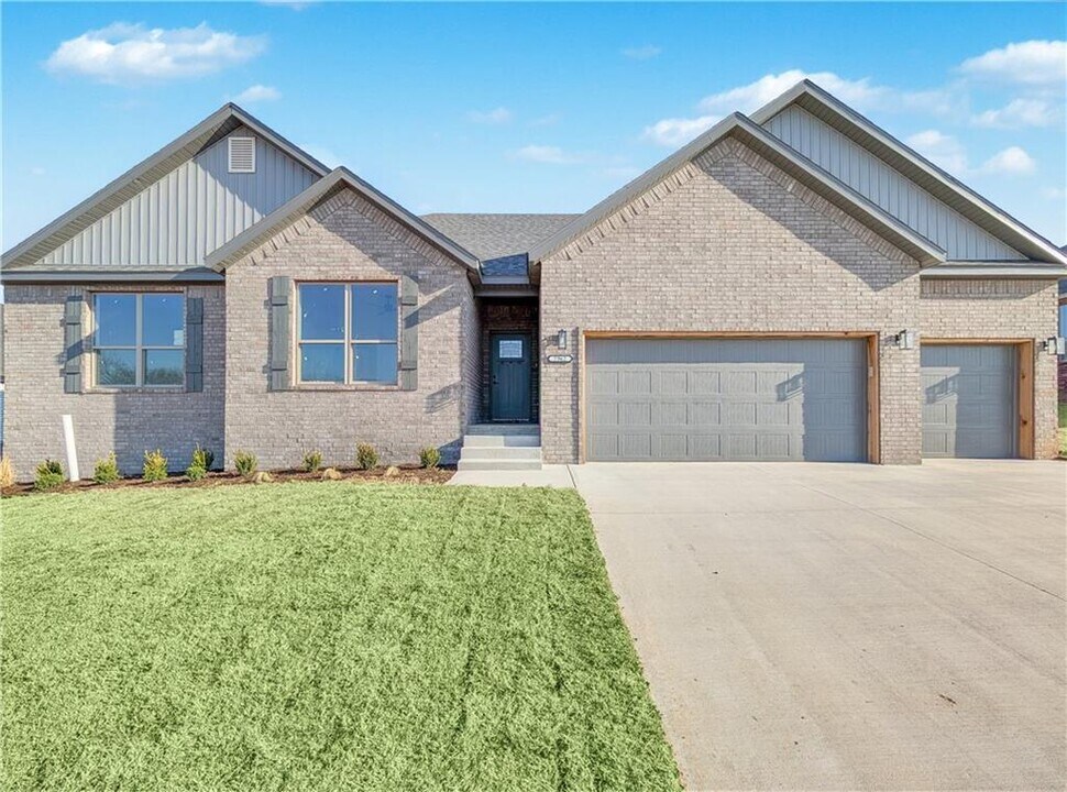 7962 Teton Trl Ave in Springdale, AR - Building Photo
