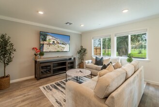 438 Miwok Ln in Manteca, CA - Building Photo - Building Photo