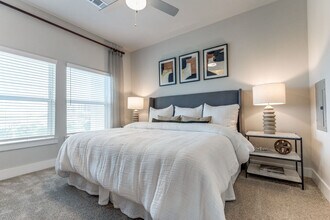 Cove at Galveston Yacht Basin in Galveston, TX - Foto de edificio - Building Photo