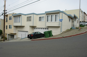 92-98 Lausanne Ave in Daly City, CA - Building Photo - Building Photo