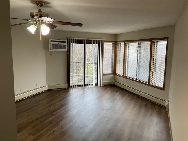 Cloverleaf Park Apartments in Blaine, MN - Building Photo - Building Photo